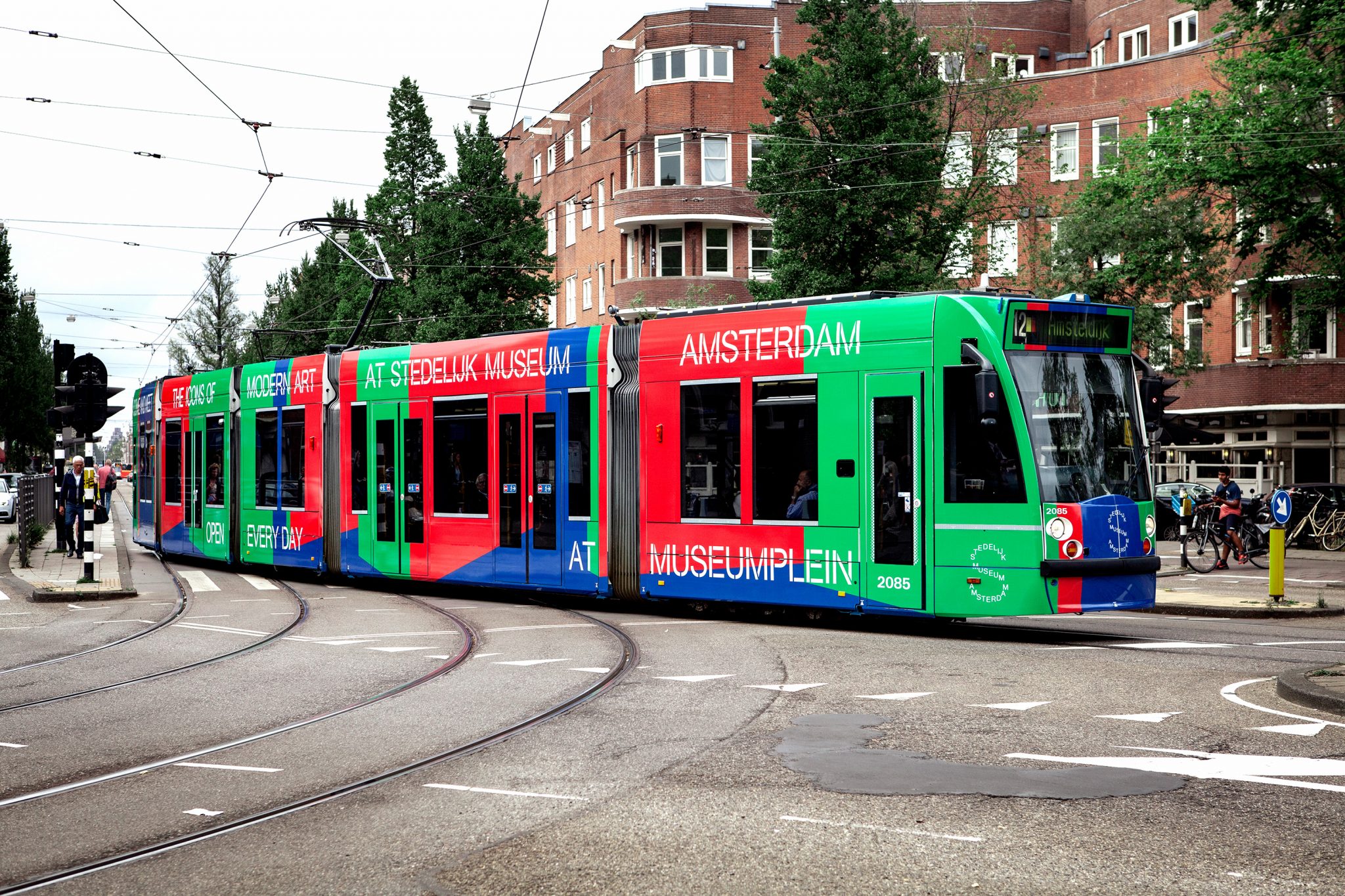Stedelijk Museum (Icons of Modern Art)